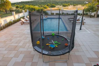 Bazen u objektu Villa Rozara by AdriaticLuxuryVillas ili u blizini