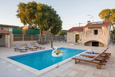 Bazen u objektu Villa Rozara by AdriaticLuxuryVillas ili u blizini