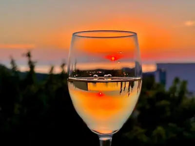 Pogled na izlazak ili zalazak sunca iz apartmana
