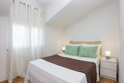 Krevet ili kreveti u jedinici u objektu Apartments with parking space Vodice - 13973