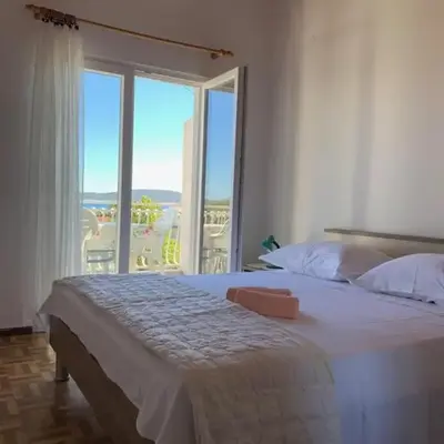 Roca Apartments