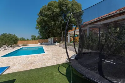 Bazen u objektu Villa Vuki ili u blizini