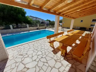 Bazen u objektu Pranjic Delux Guest House ili u blizini