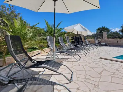 Bazen u objektu Pranjic Delux Guest House ili u blizini