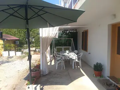 Popločani dio dvorišta ili vanjski dio objekta Apartmani Krbelica 1