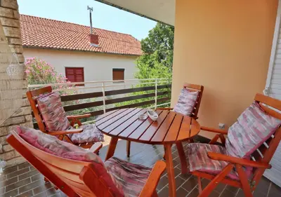 Tlocrt objekta Family apartment with shared garden, 4min to beach