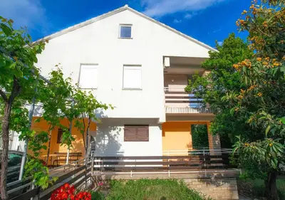 Tlocrt objekta Family apartment with shared garden, 4min to beach
