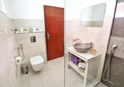 Tlocrt objekta Family apartment with shared garden, 4min to beach