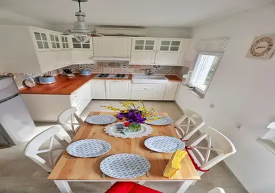 Tlocrt objekta Family apartment with shared garden, 4min to beach