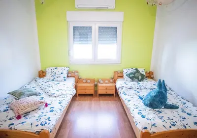 Tlocrt objekta Family apartment with shared garden, 4min to beach