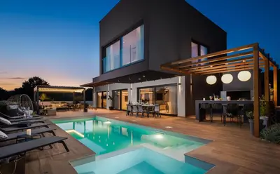 Bazen u objektu Luxury villa Indigo with swimming pool, sauna and jacuzzi in Kanica - Rogoznica ili u blizini