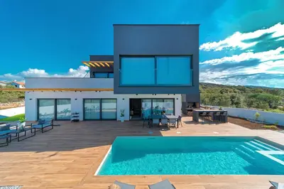 Bazen u objektu Luxury villa Indigo with swimming pool, sauna and jacuzzi in Kanica - Rogoznica ili u blizini