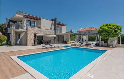 Bazen u objektu Luxurious Home In Dubrava Kod Sibenika With Sauna ili u blizini