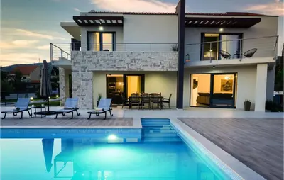 Bazen u objektu Luxurious Home In Dubrava Kod Sibenika With Sauna ili u blizini