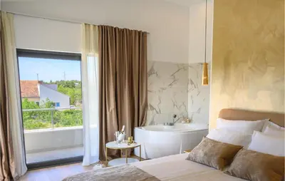 Krevet ili kreveti u jedinici u objektu Luxurious Home In Dubrava Kod Sibenika With Sauna