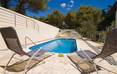 Bazen u objektu Awesome Home In Tisno With Wifi ili u blizini