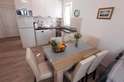 Kuhinja ili čajna kuhinja u objektu Apartments by the sea Rogoznica - 4805