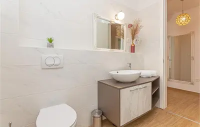 Kupaonica u objektu Beach Front Home In Sibenik-Brodarica
