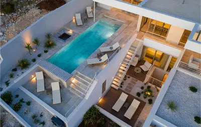 Bazen u objektu Luxurious Home In Rogoznica With Sauna ili u blizini