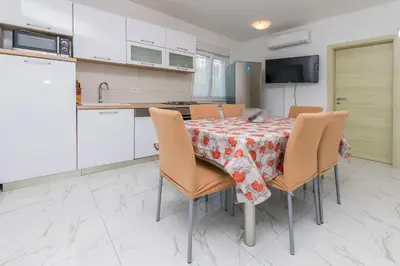 Kuhinja ili čajna kuhinja u objektu Apartments Osti