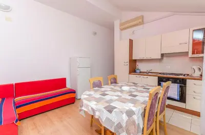 Kuhinja ili čajna kuhinja u objektu Apartments Mira I