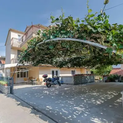 Apartments Mira I