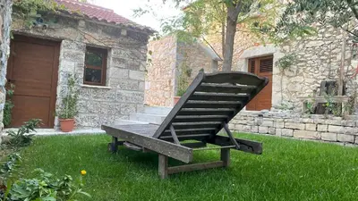 Vrt u objektu Stone Holiday Homes Stankovci with pool and Mediterranean gardens