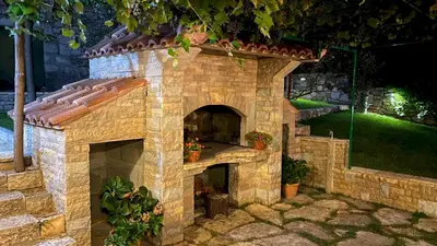Tlocrt objekta Stone Holiday Homes Stankovci with pool and Mediterranean gardens