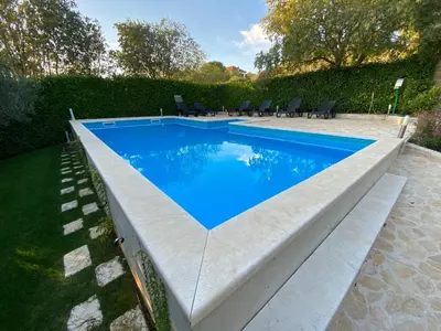 Bazen u objektu Stone Holiday Homes Stankovci with pool and Mediterranean gardens ili u blizini
