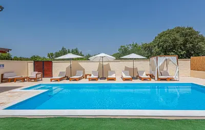Bazen u objektu Awesome Home In Sibenik ili u blizini
