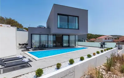 Bazen u objektu Awesome Home In Sibenik ili u blizini
