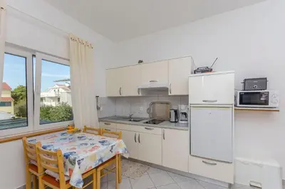 Kuhinja ili čajna kuhinja u objektu Apartments Ivanka on the beach