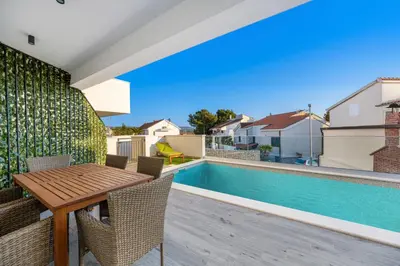 Bazen u objektu Aquarelle Apartments Primošten apt no 1 and 3 ili u blizini