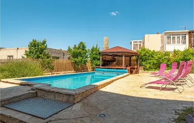 Bazen u objektu Stunning Home In Rogoznica ili u blizini
