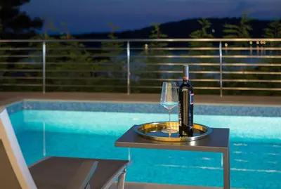 Bazen u objektu Villa Jasmin ili u blizini