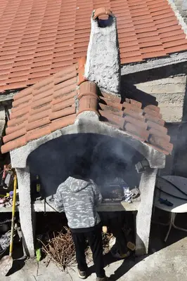 Oprema za roštilj dostupna gostima apartmana