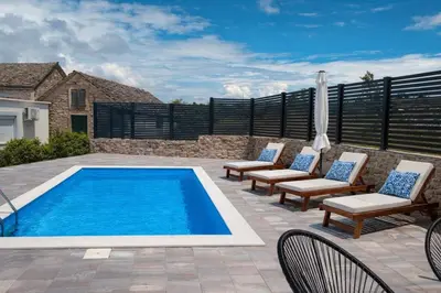 Bazen u objektu House Gruja with Pool ili u blizini
