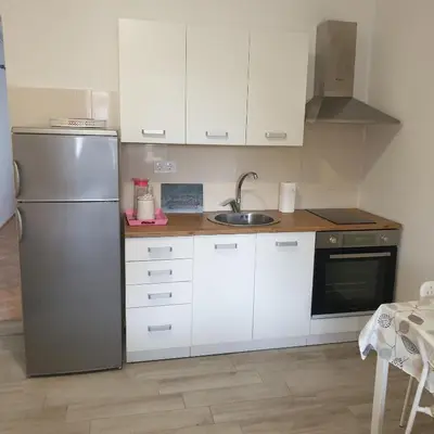Kuhinja ili čajna kuhinja u objektu APARTMAN MURTER CENTAR