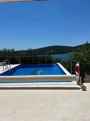 Bazen u objektu Villa Lana Apartments ili u blizini