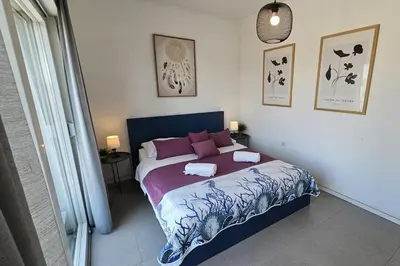Krevet ili kreveti u jedinici u objektu WhiteHouse Brodarica FAMILY Apartment - close to Beach with Restaurant