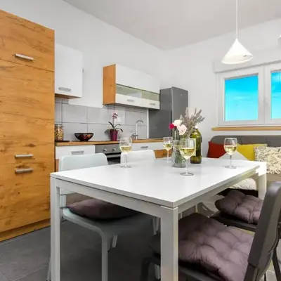 WhiteHouse Brodarica FAMILY Apartment - close to Beach with Restaurant