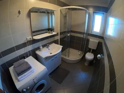 Kupaonica u objektu Apartments Ćosic