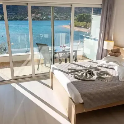 Holidays Roko - Sea View Apartments with Pool