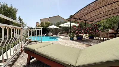 Bazen u objektu Villa Paladin - Spacious Villa with Pool near Garden Resort - 7 Min walk ili u blizini