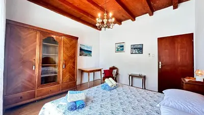 Krevet ili kreveti u jedinici u objektu Villa Paladin - Spacious Villa with Pool near Garden Resort - 7 Min walk