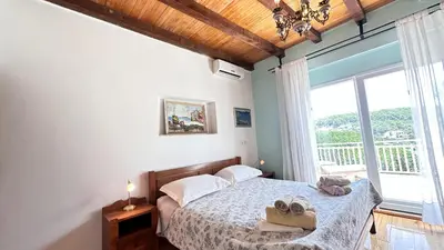 Krevet ili kreveti u jedinici u objektu Villa Paladin - Spacious Villa with Pool near Garden Resort - 7 Min walk