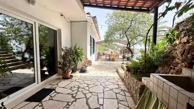 Vrt u objektu Villa Paladin - Spacious Villa with Pool near Garden Resort - 7 Min walk