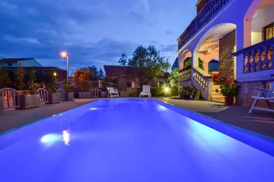 Bazen u objektu Apartments Jonjić ili u blizini
