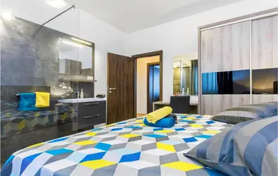 Krevet ili kreveti u jedinici u objektu 3 Bedroom Cozy Apartment In Grebastica