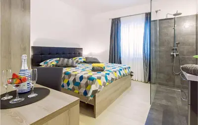 Kupaonica u objektu 3 Bedroom Cozy Apartment In Grebastica